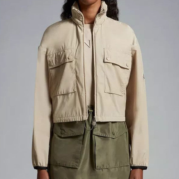 【希少】MONCLER Leda ロゴ入り テクニカルポプリンジャケット MONCLER LEDA PARKA JACKET J10931A00093549P320J – BORDER-GARA