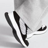 B25 Runner Sneaker
