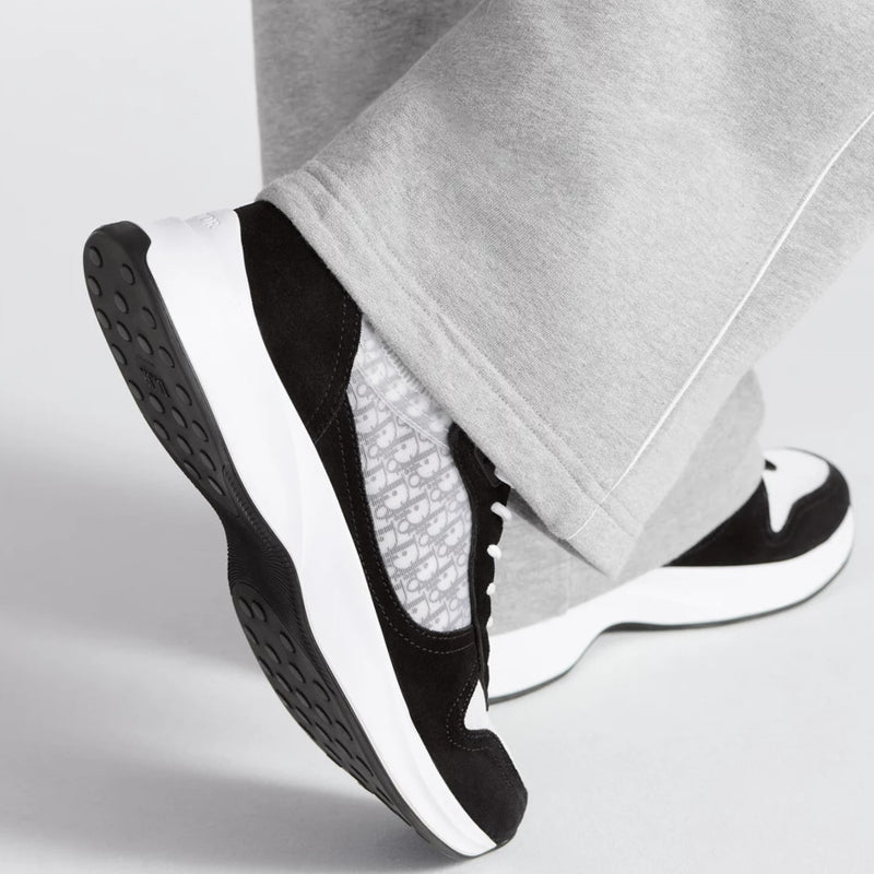 B25 Runner Sneaker