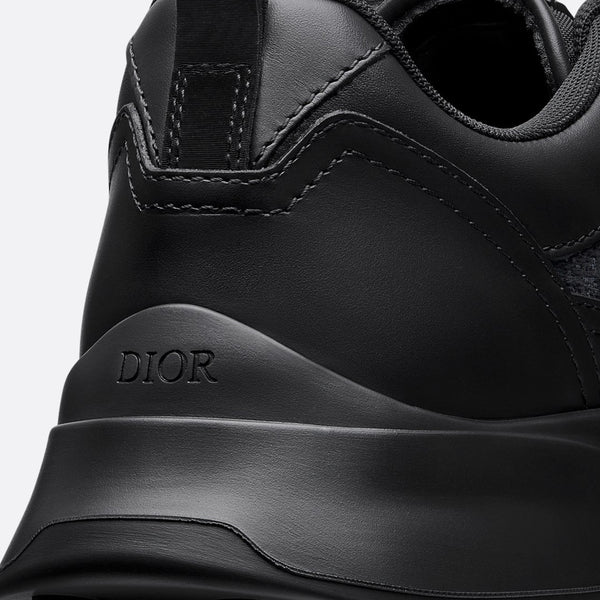 B25 Runner Sneaker