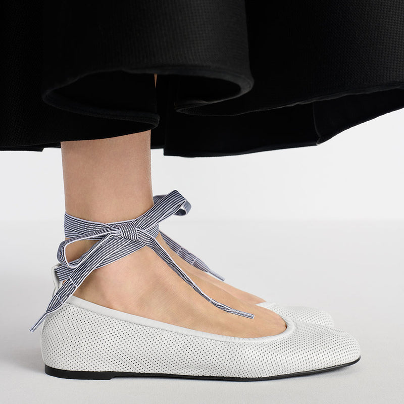 D-Journey Lace-Up Ballet Flat