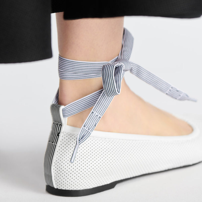 D-Journey Lace-Up Ballet Flat