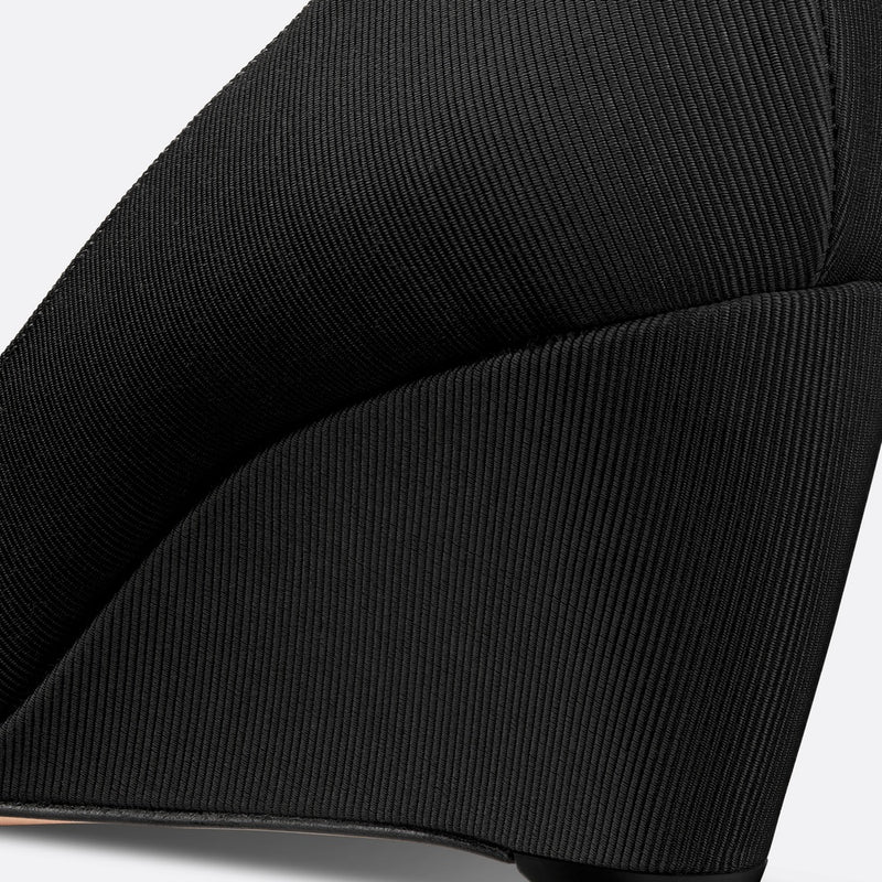 Adiorable Wedge Pump