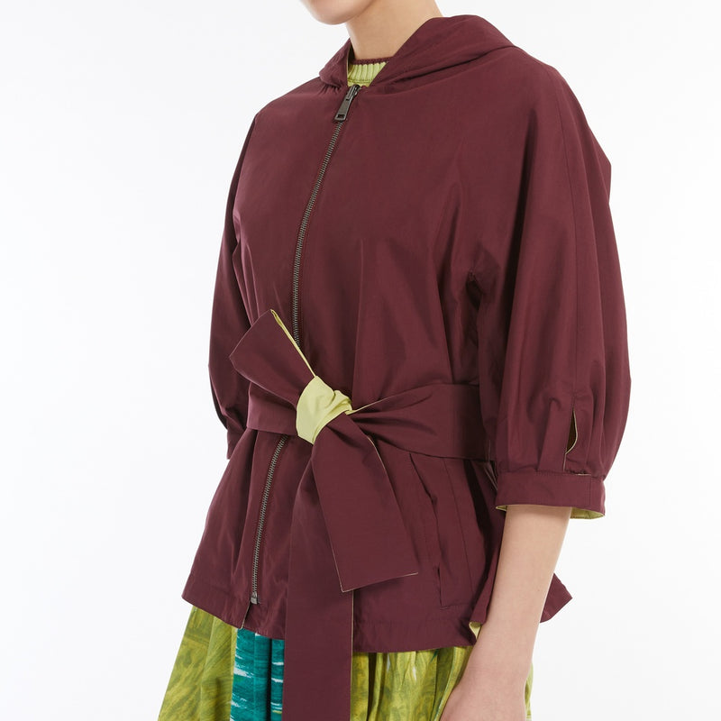Reversible windbreaker in water-repellent fabric