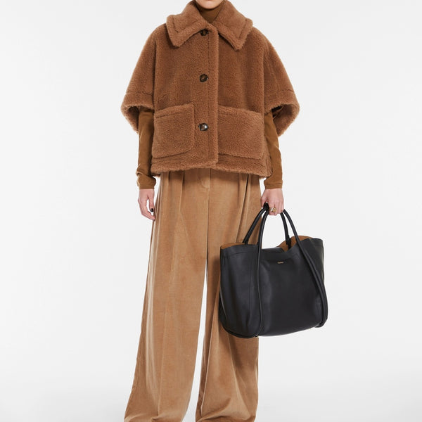 Short teddy fabric cape