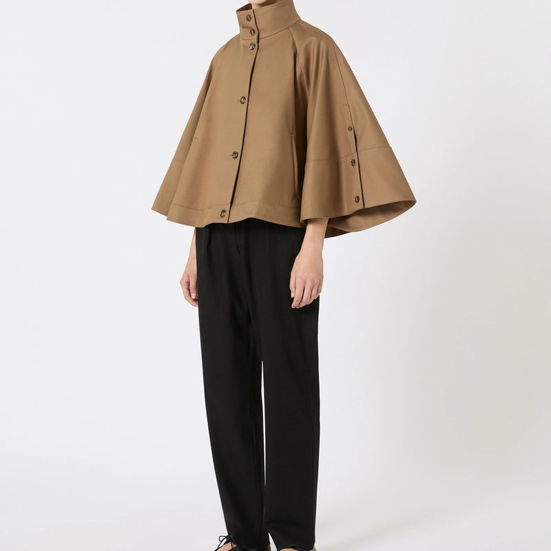 Short water-repellent gabardine cape