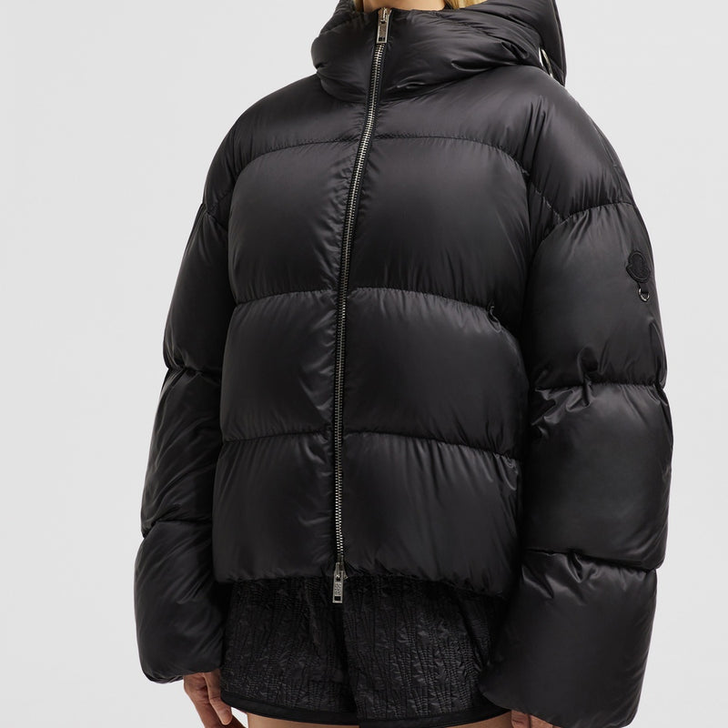 MONCLER X WILLOW SMITH SKAARA HOODED SHORT DOWN JACKET