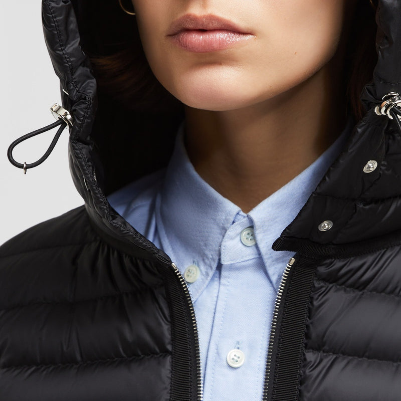 RAIE PACKABLE HOODED SHORT DOWN JACKET