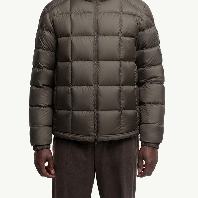Eglise Square-Quilted Hooded Short Down Jacket