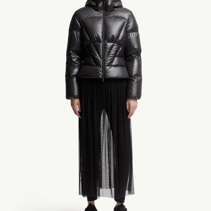 Wineck Hooded Geometric-Quilted Short Down Jacket
