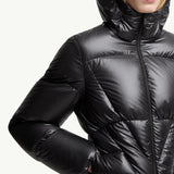 Wineck Hooded Geometric-Quilted Short Down Jacket