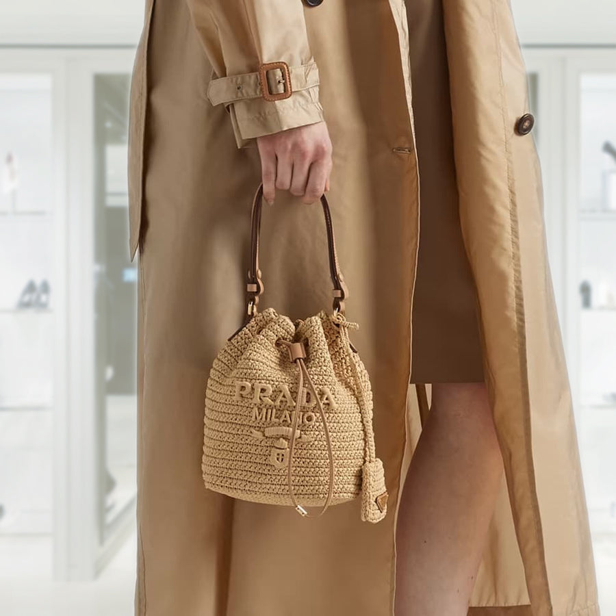 ショルダーバッグ・ポシェット PRADA | Raffia and leather mini bucket bag Prada Crochet And Leather Mini-Bucket Bag - Natural