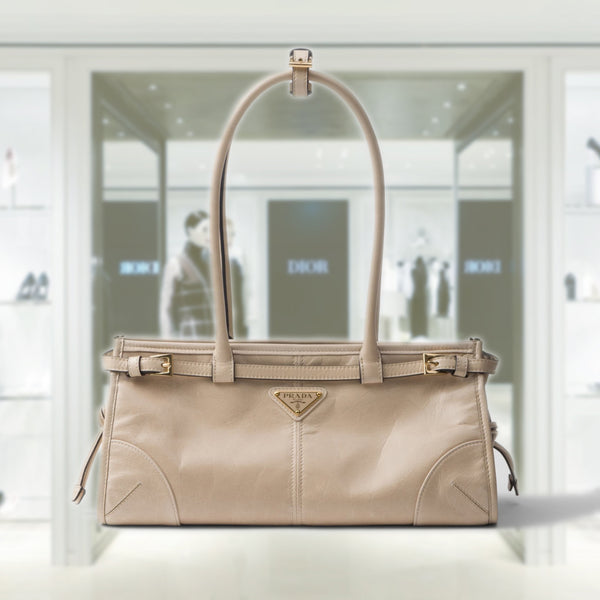 Medium leather handbag