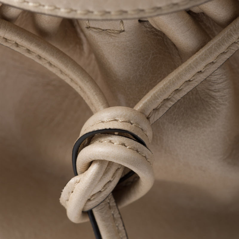 Medium leather handbag