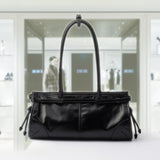 Medium leather handbag