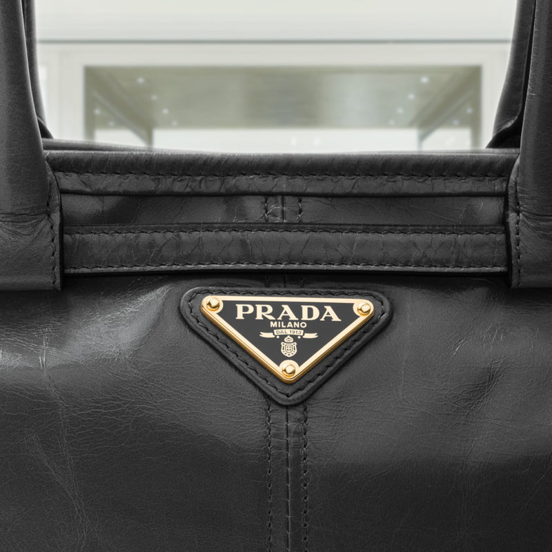 Medium leather handbag