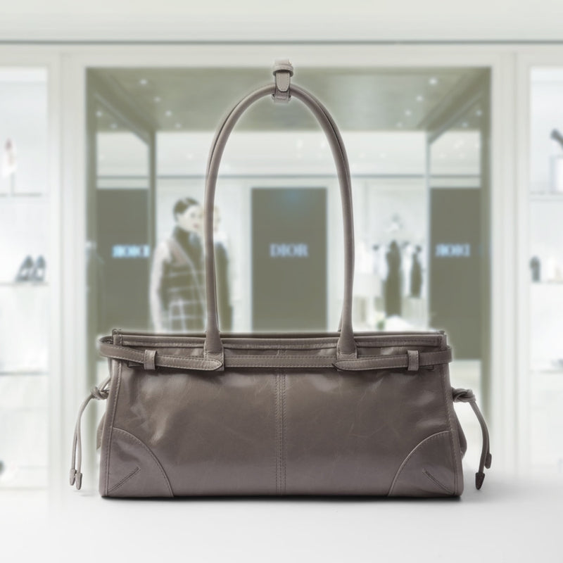 Medium leather handbag