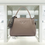 Medium leather handbag