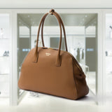 Medium leather tote bag with zipper closure