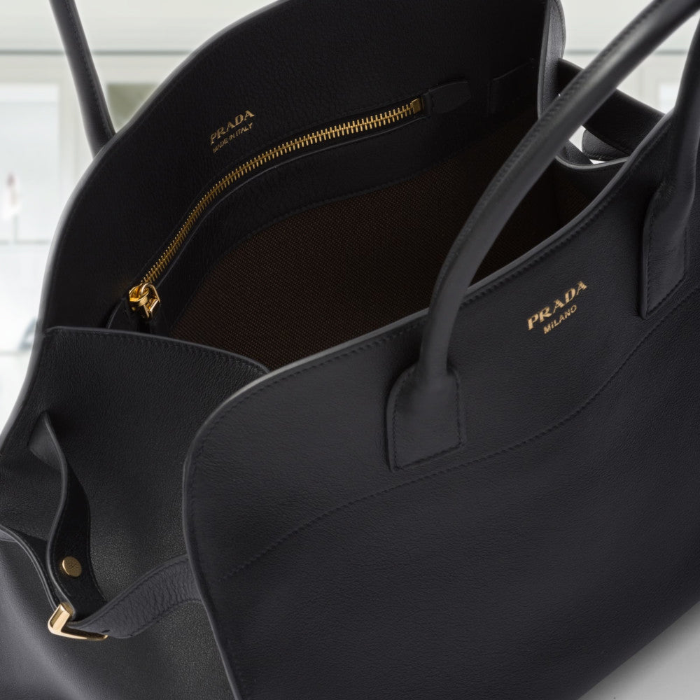 お仕事もプライベートも★PRADA★Buckle Large leather tote bag Black Prada Buckle large leather handbag with belt | PRADA