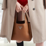 Medium leather tote