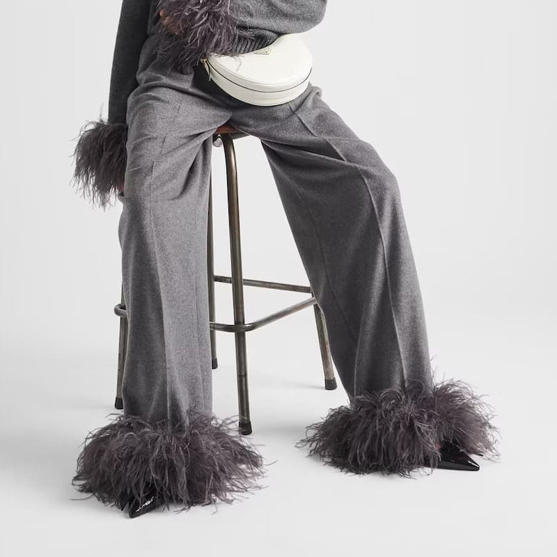 Cashmere pants with feathers