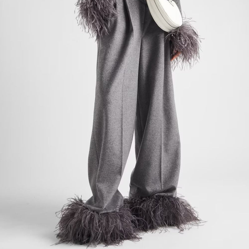 Cashmere pants with feathers