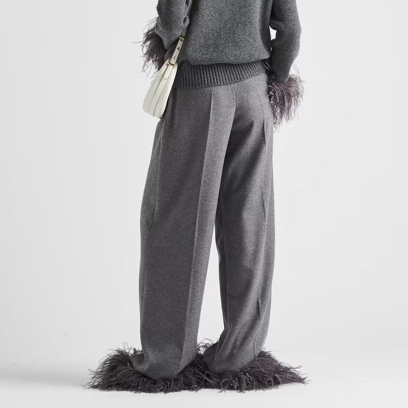 Cashmere pants with feathers