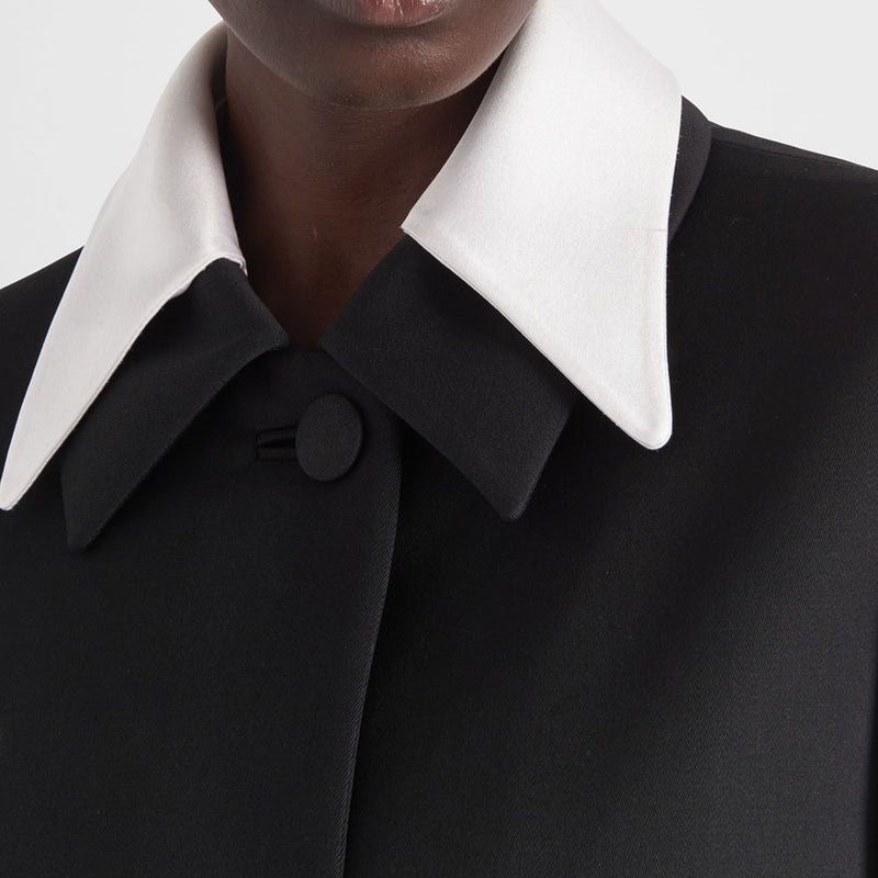 Singled-breasted wool sateen coat with collar