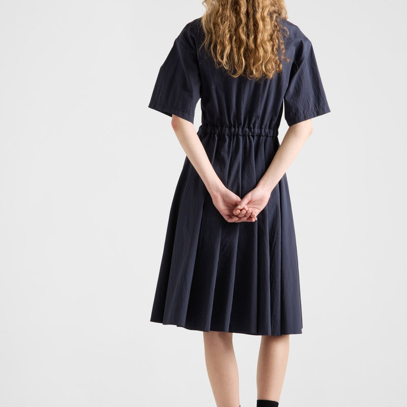 Short-sleeved technical pongé dress