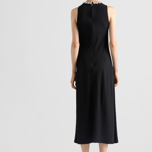 Embroidered sablé dress