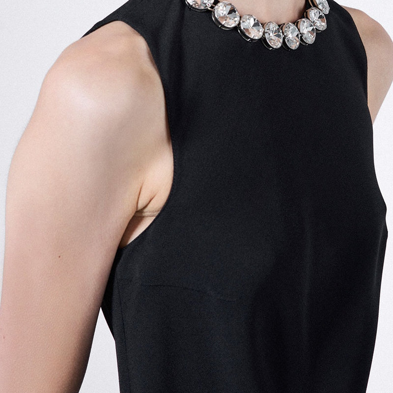 Embroidered sablé dress