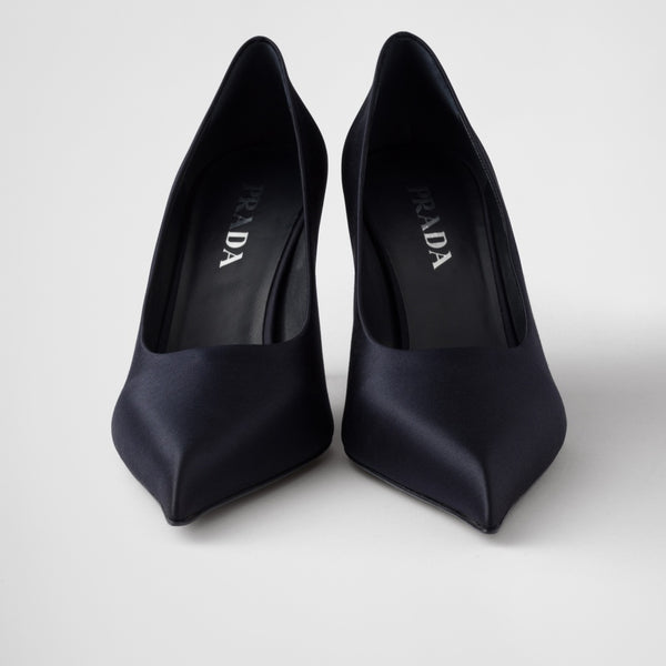 Satin pumps