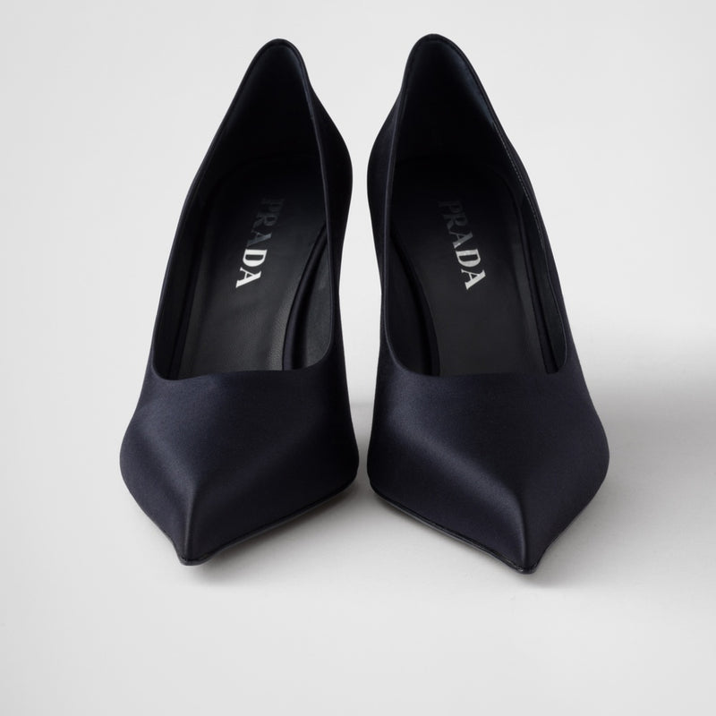 Satin pumps