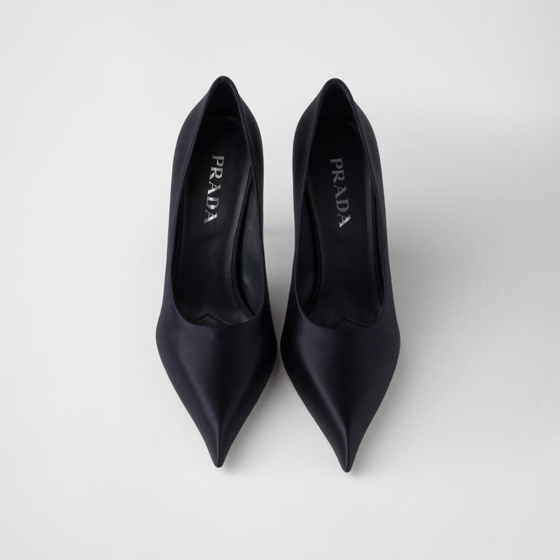 Satin pumps
