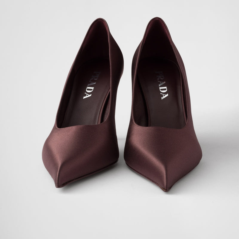 Satin pumps