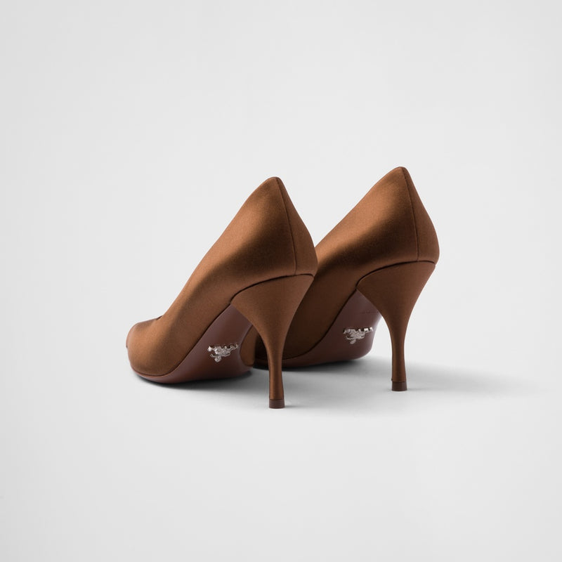 Satin pumps