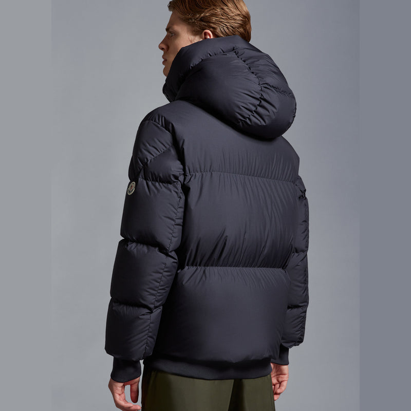 MONCLER Risler Short Down Jacket I20911A0006054A8174K – BORDER-GARA