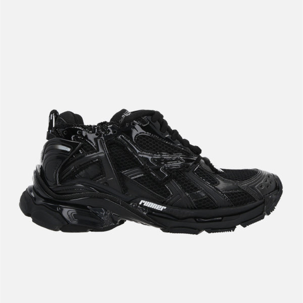 RUNNER SNEAKERS IN A MIX OF MATERIALS