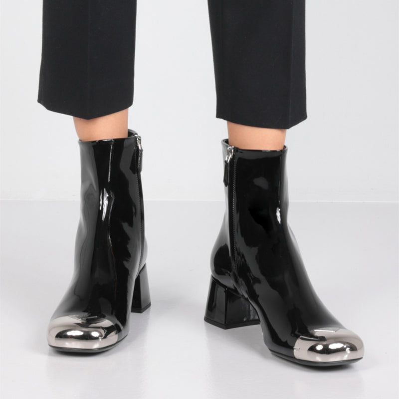 LOGO-DETAILED PATENT LEATHER ANKLE BOOTS