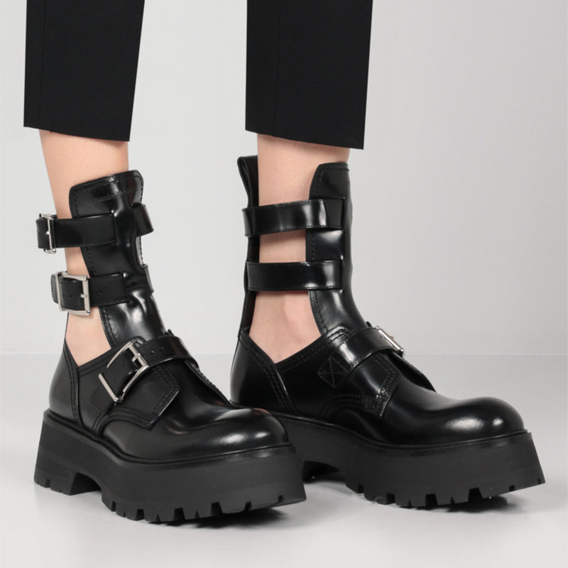 RAVE BUCKLE SHINY LEATHER ANKLE BOOTS